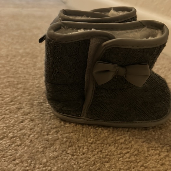 Gray boots 3-6 Months. Like new great condition!! - Picture 3 of 5